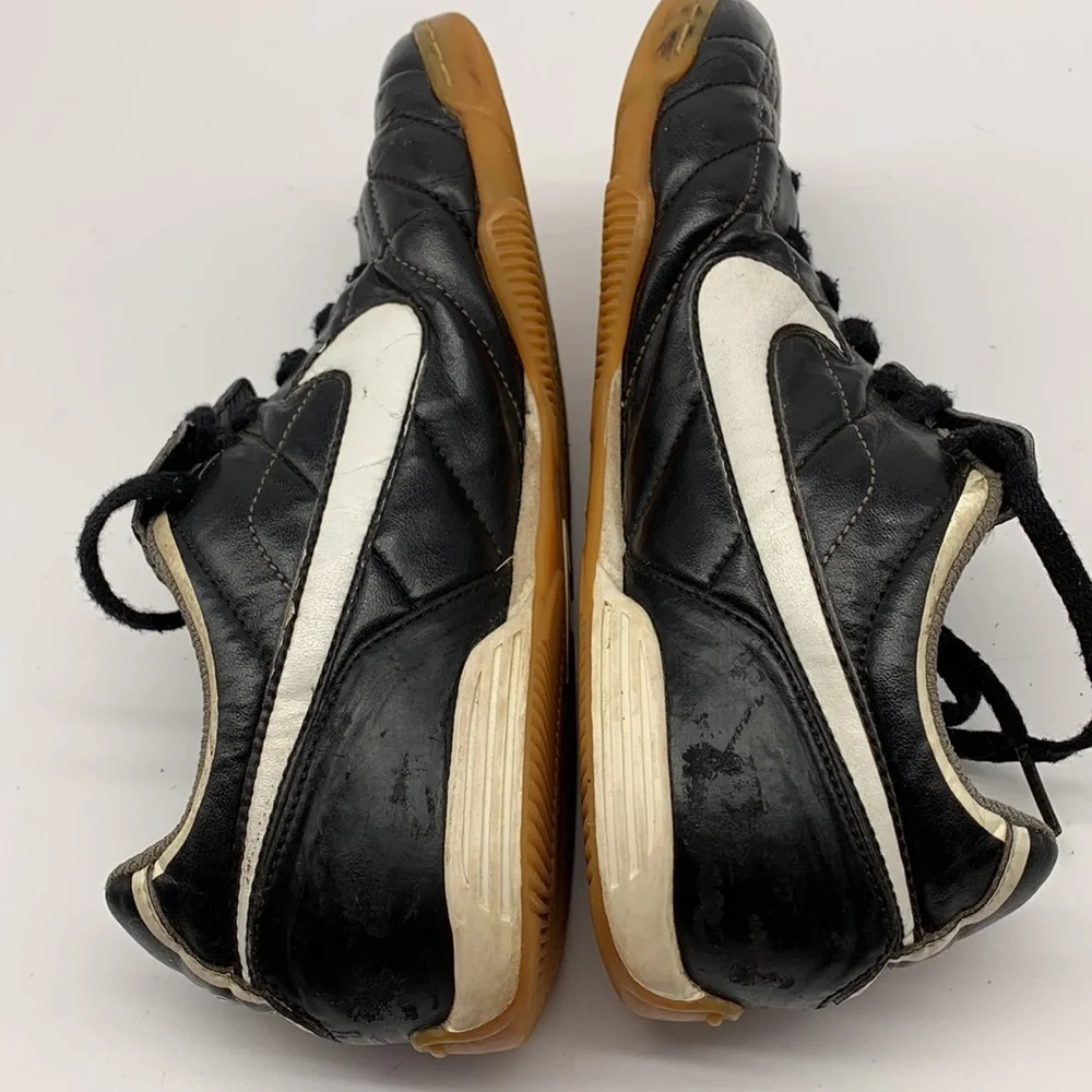 Nike Tiempo Indoor Soccer Shoes Youth size 4.5